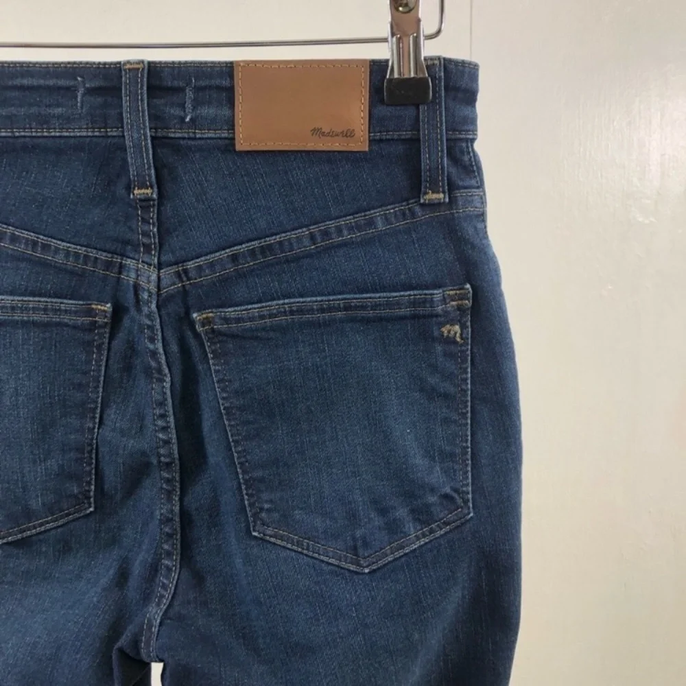 MADEWELL CURVY HIGH-RISE SKINNY DARK WASH WITH WHISKERING SZ 25